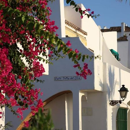 Marina Del Castillo, Duquesa Beachfront Apartment มานิลบา ภายนอก รูปภาพ