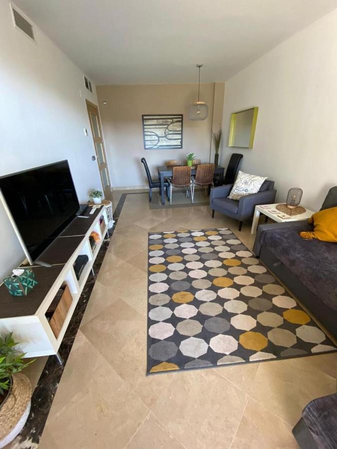 Marina Del Castillo, Duquesa Beachfront Apartment มานิลบา ภายนอก รูปภาพ