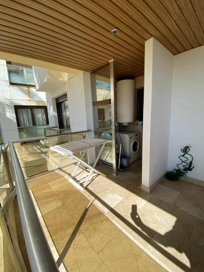 Marina Del Castillo, Duquesa Beachfront Apartment มานิลบา ภายนอก รูปภาพ